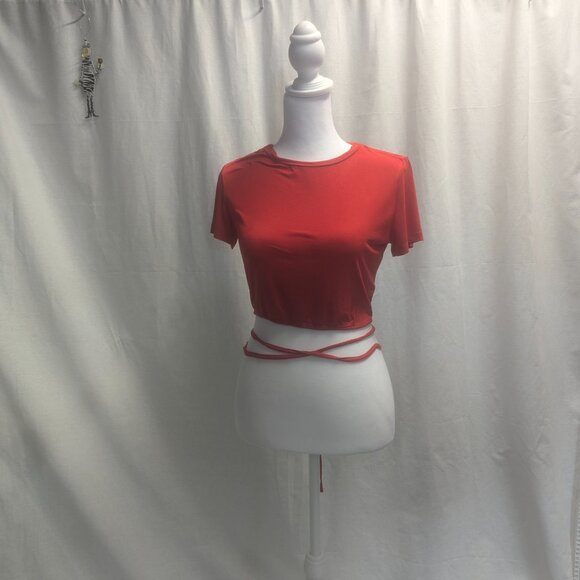 Blush Mark Size Medium Red Cropped Tee Tie-Back - Picture 1 of 13